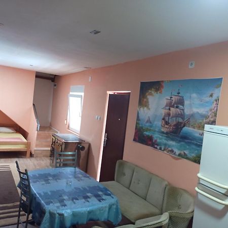 Red Apartman تريبينيي المظهر الخارجي الصورة
