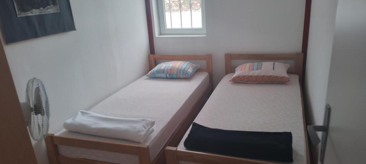 Red Apartman تريبينيي المظهر الخارجي الصورة