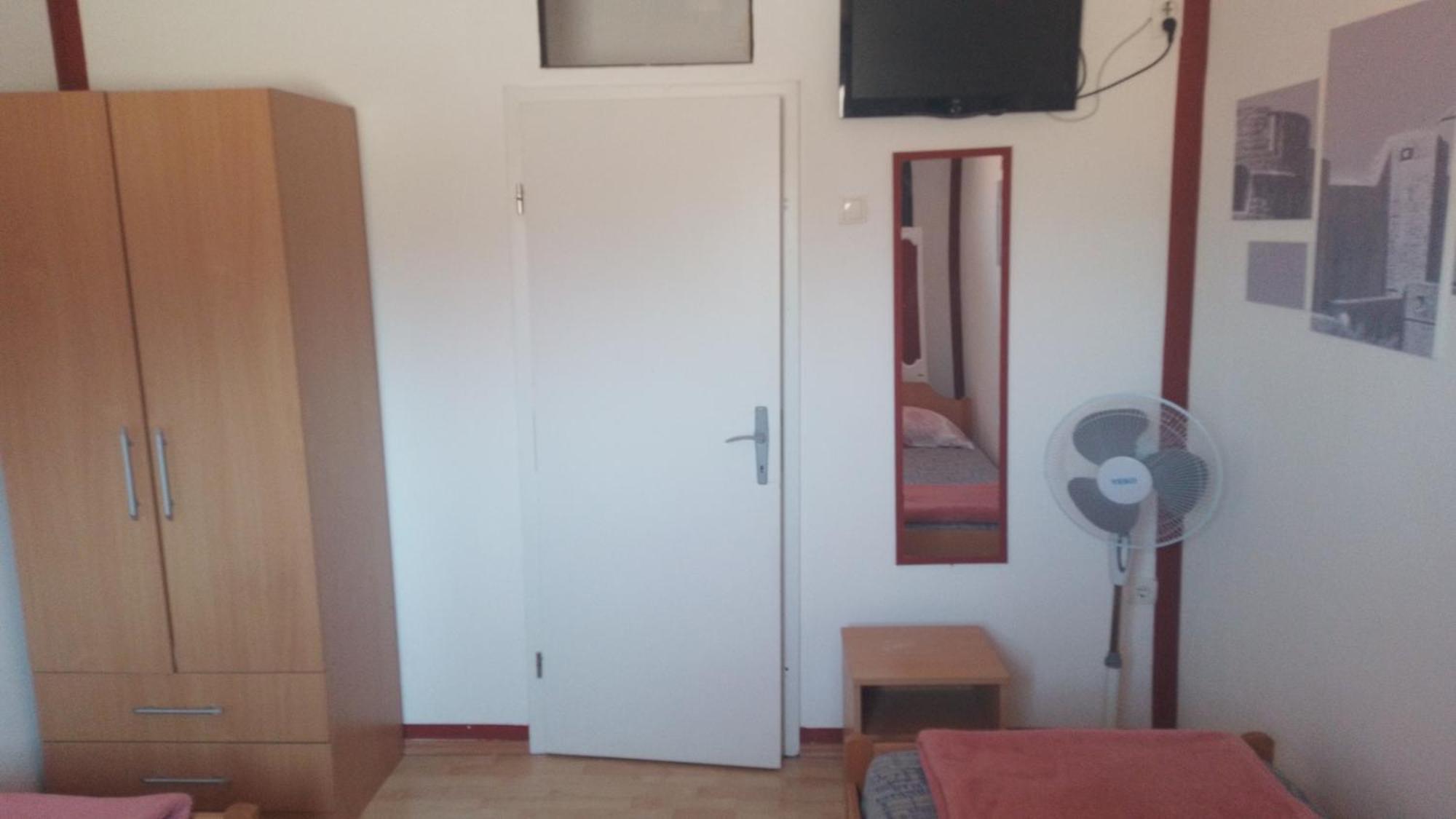 Red Apartman تريبينيي المظهر الخارجي الصورة