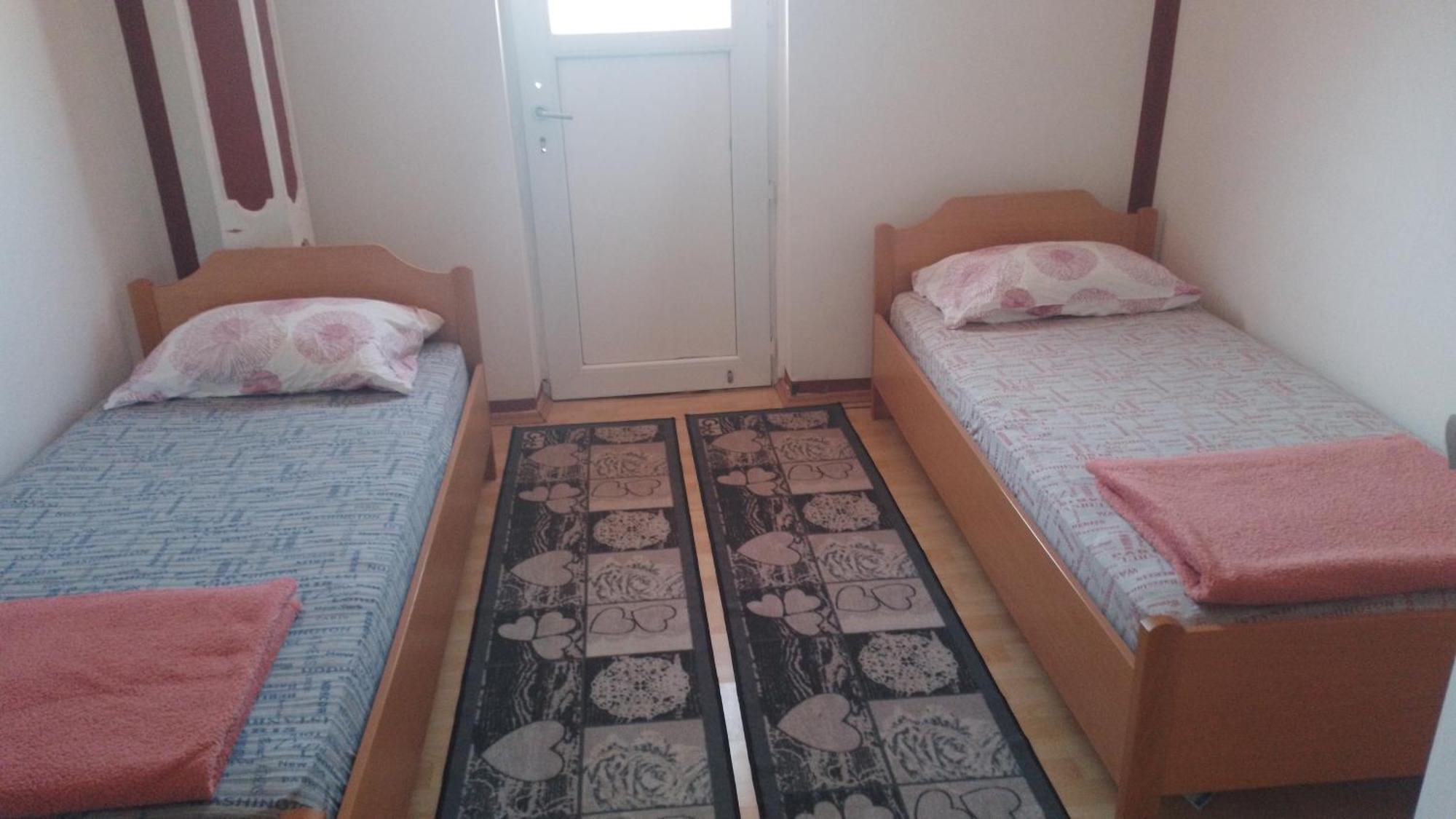 Red Apartman تريبينيي المظهر الخارجي الصورة