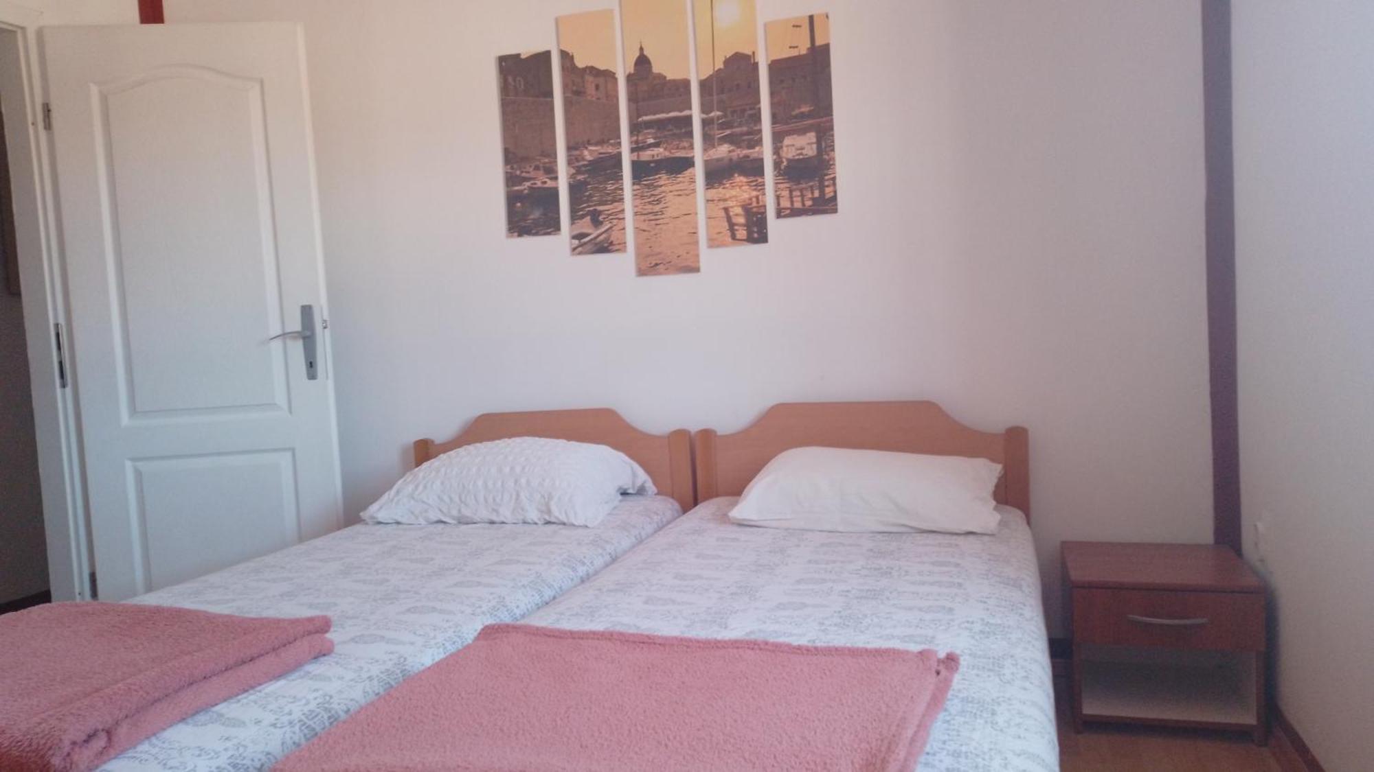 Red Apartman تريبينيي المظهر الخارجي الصورة