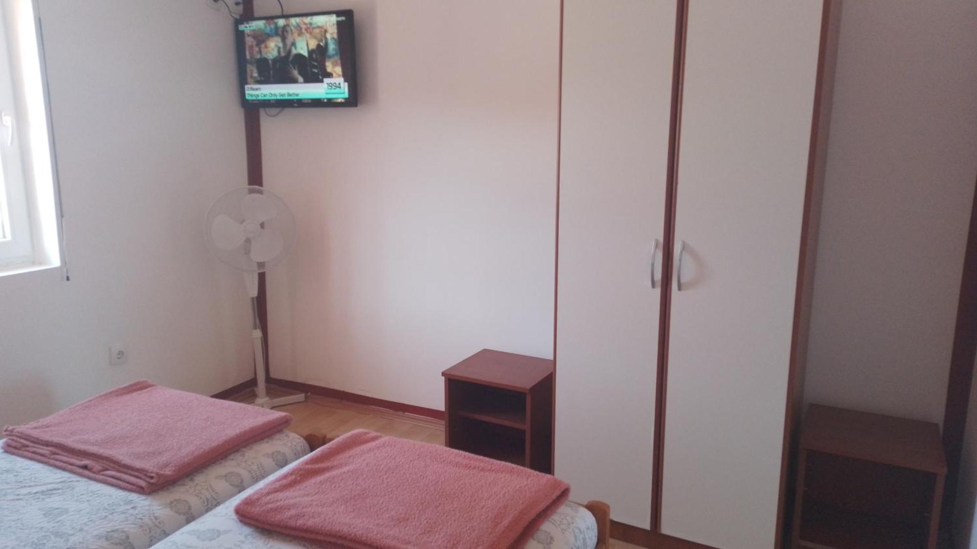 Red Apartman تريبينيي المظهر الخارجي الصورة