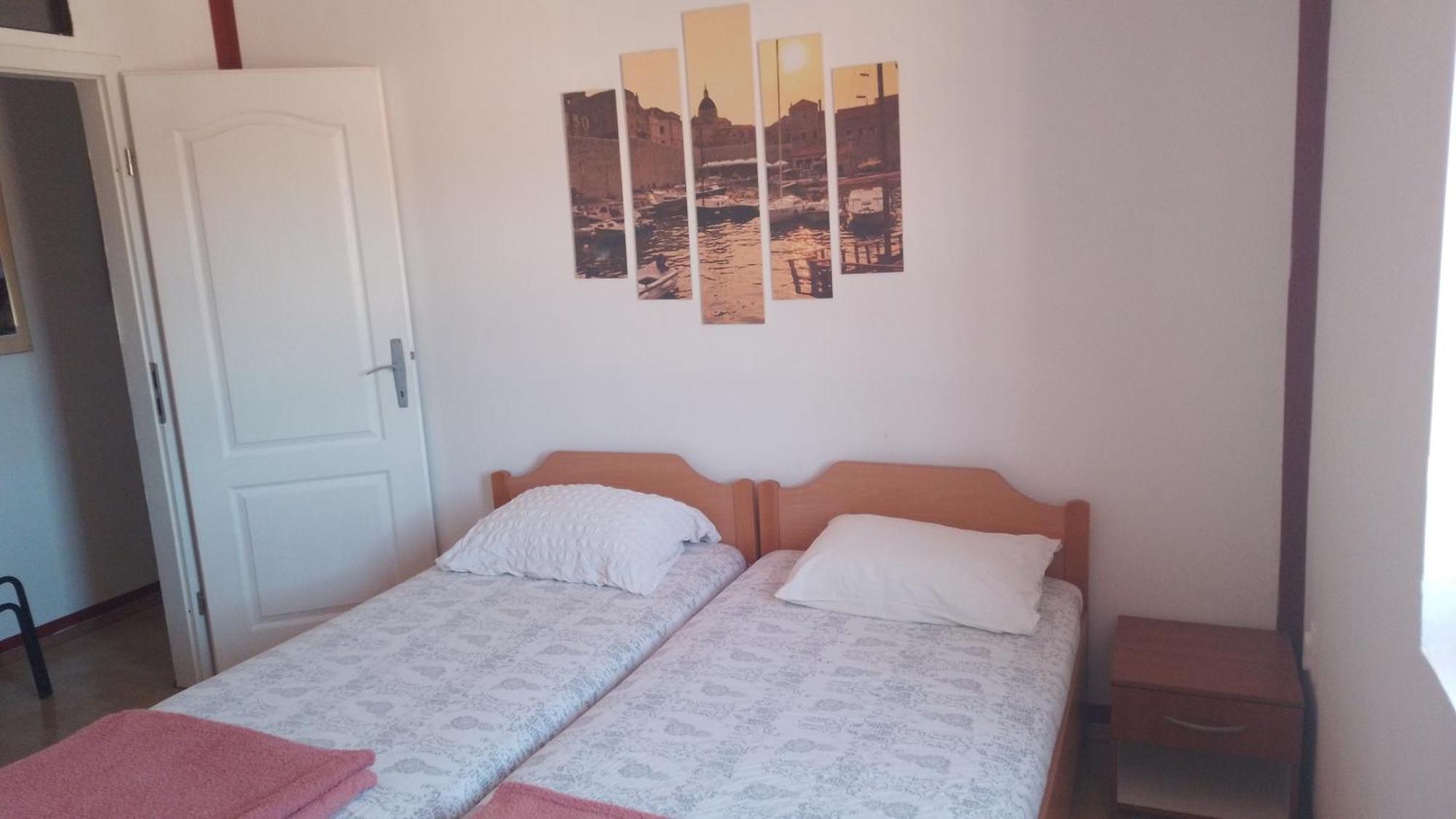 Red Apartman تريبينيي المظهر الخارجي الصورة