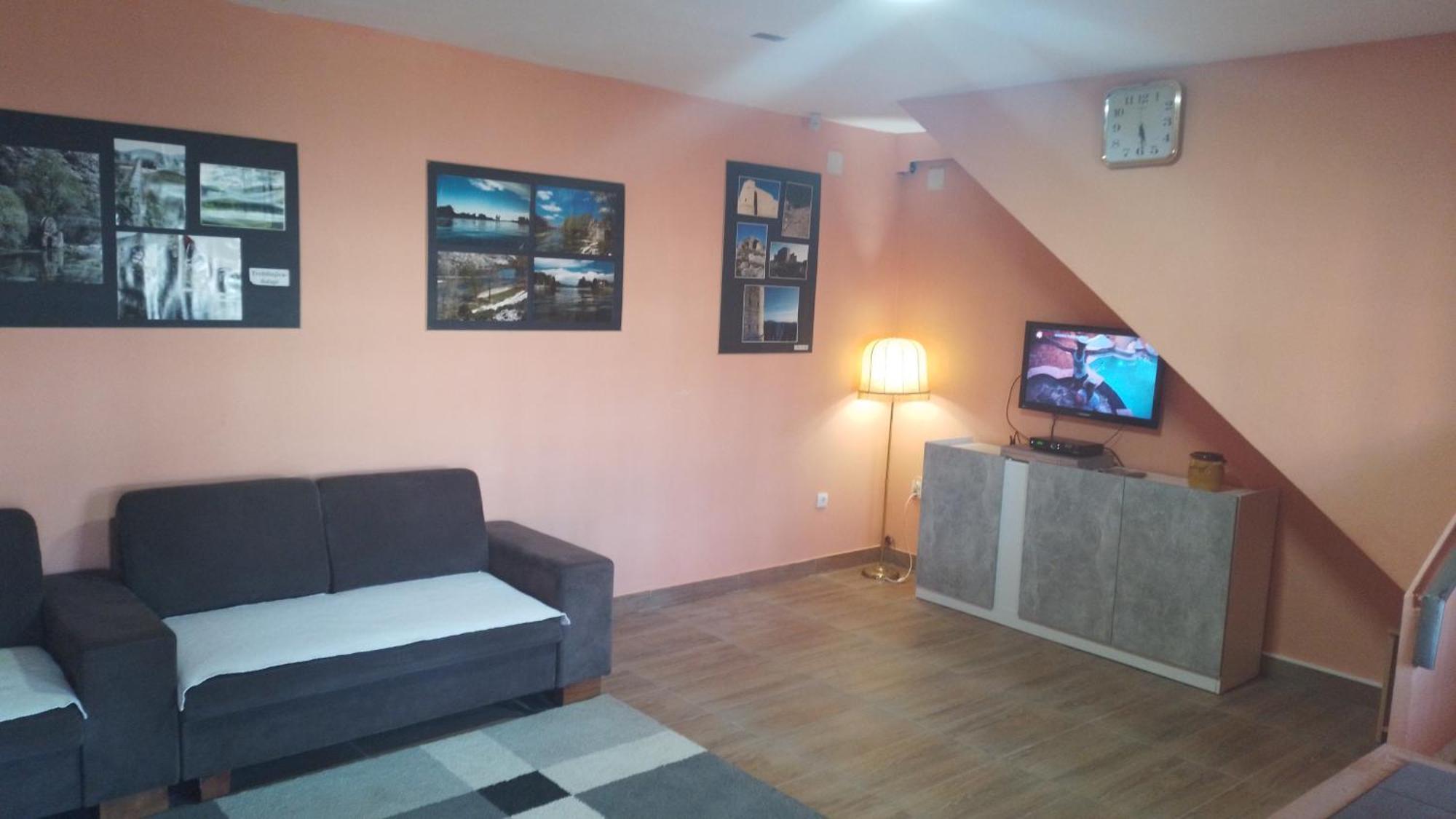 Red Apartman تريبينيي المظهر الخارجي الصورة
