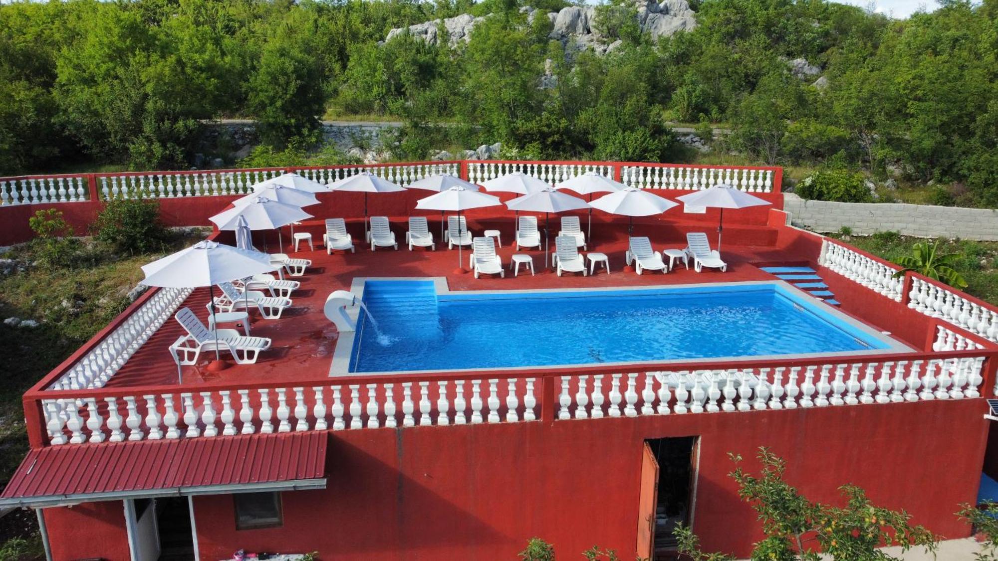 Red Apartman تريبينيي المظهر الخارجي الصورة