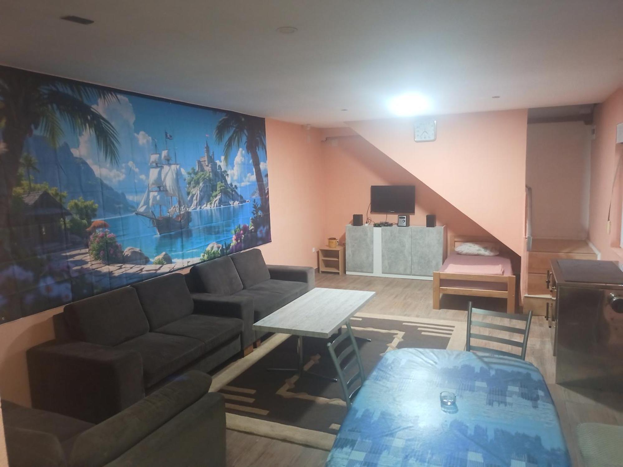Red Apartman تريبينيي المظهر الخارجي الصورة
